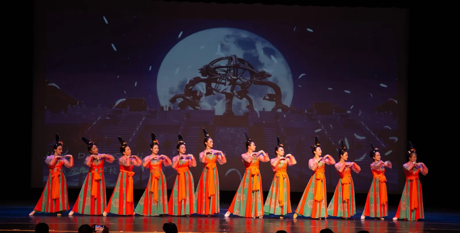 adult-chinese-dance photo 1